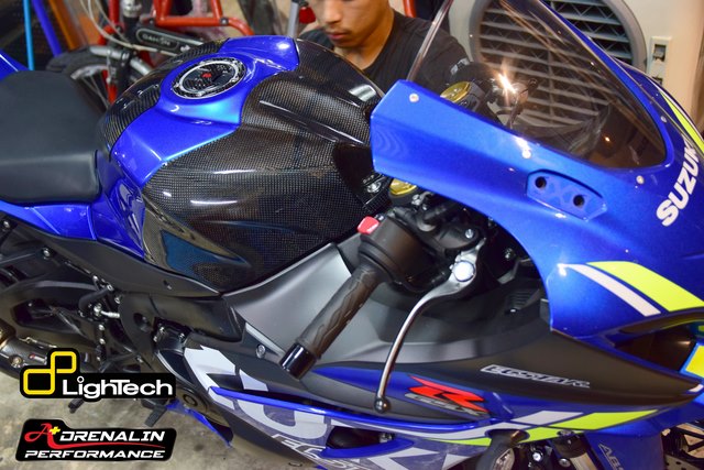 ครอบถังบน คาร์บอน Lightech จาก Italy สำหรับ GSXR1000 2017+