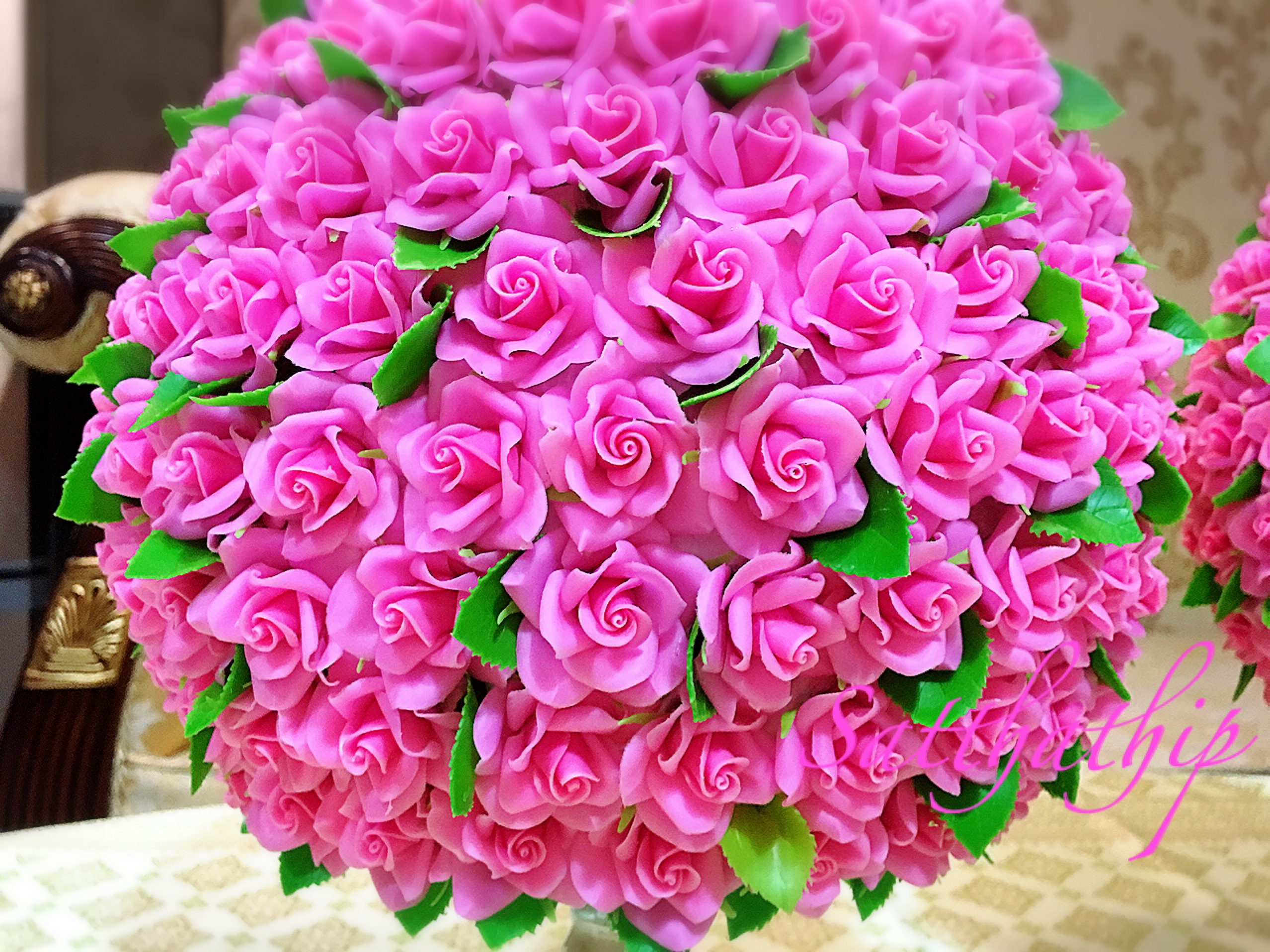 พานพุ่มดอกกุหลาบ ประดิษฐ์จากดิน [11 นิ้ว 12,600 บาท/คู่]