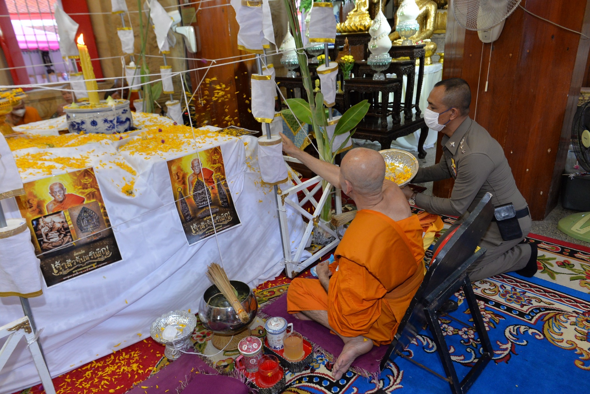 เหรียญหล่อเจ้าสัวจันทร์เพ็ญ ท่านเจ้าคุณเฒ่าหลวงปู่ทอง วัดดอนไก่ดี อายุ106 ปี พรรษา 82 เนื้อทองชนวน เทนำฤกษ์ผิวโบราณ จัดสร้าง ปี 2565