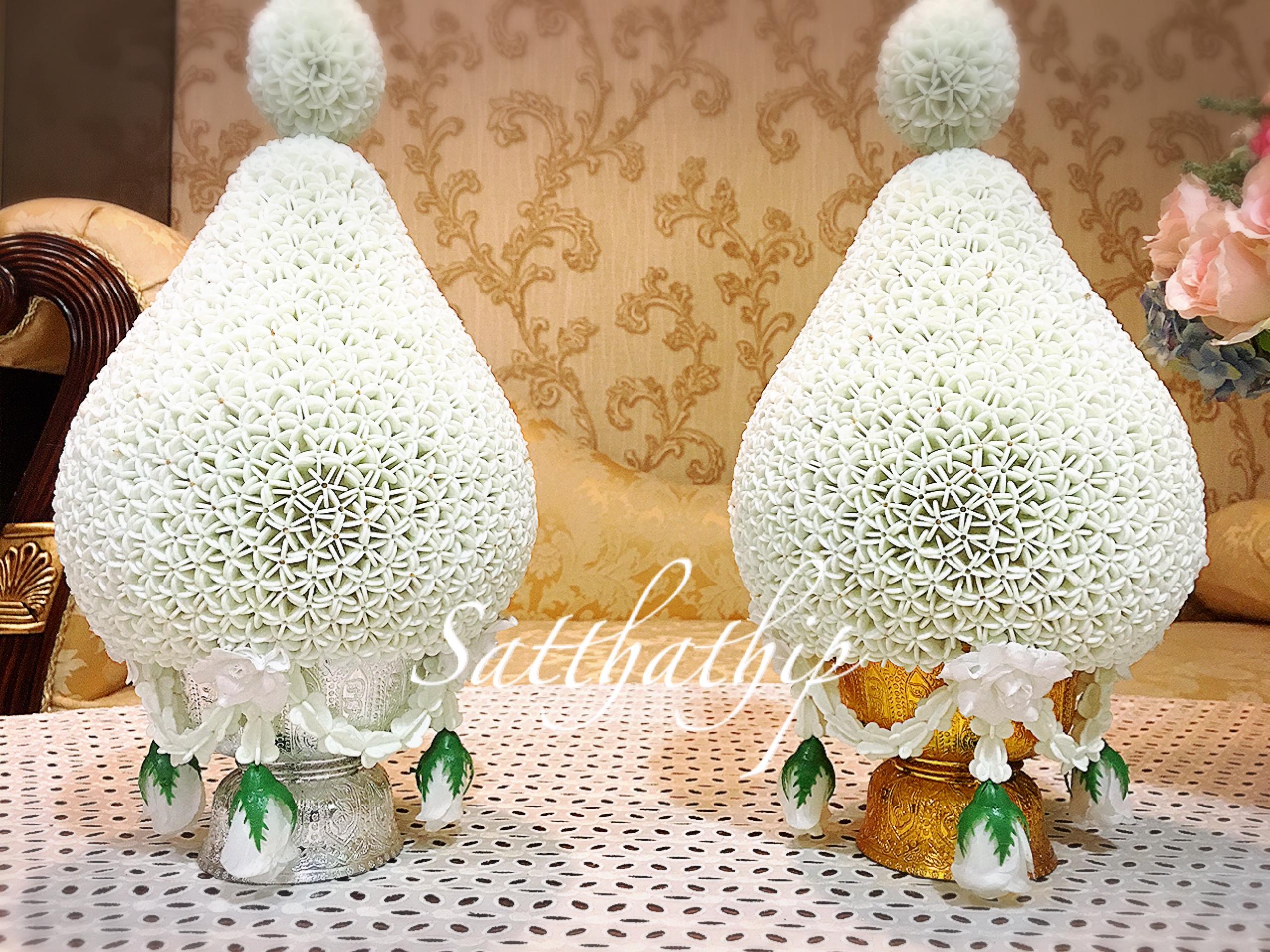 พานพุ่ม - พานพุ่มสักการะ - พานพุ่มดอกรัก - พานพุ่มดอกรักประดิษฐ์ (พลาสติก) - พานพุ่มสีขาว - Panpum