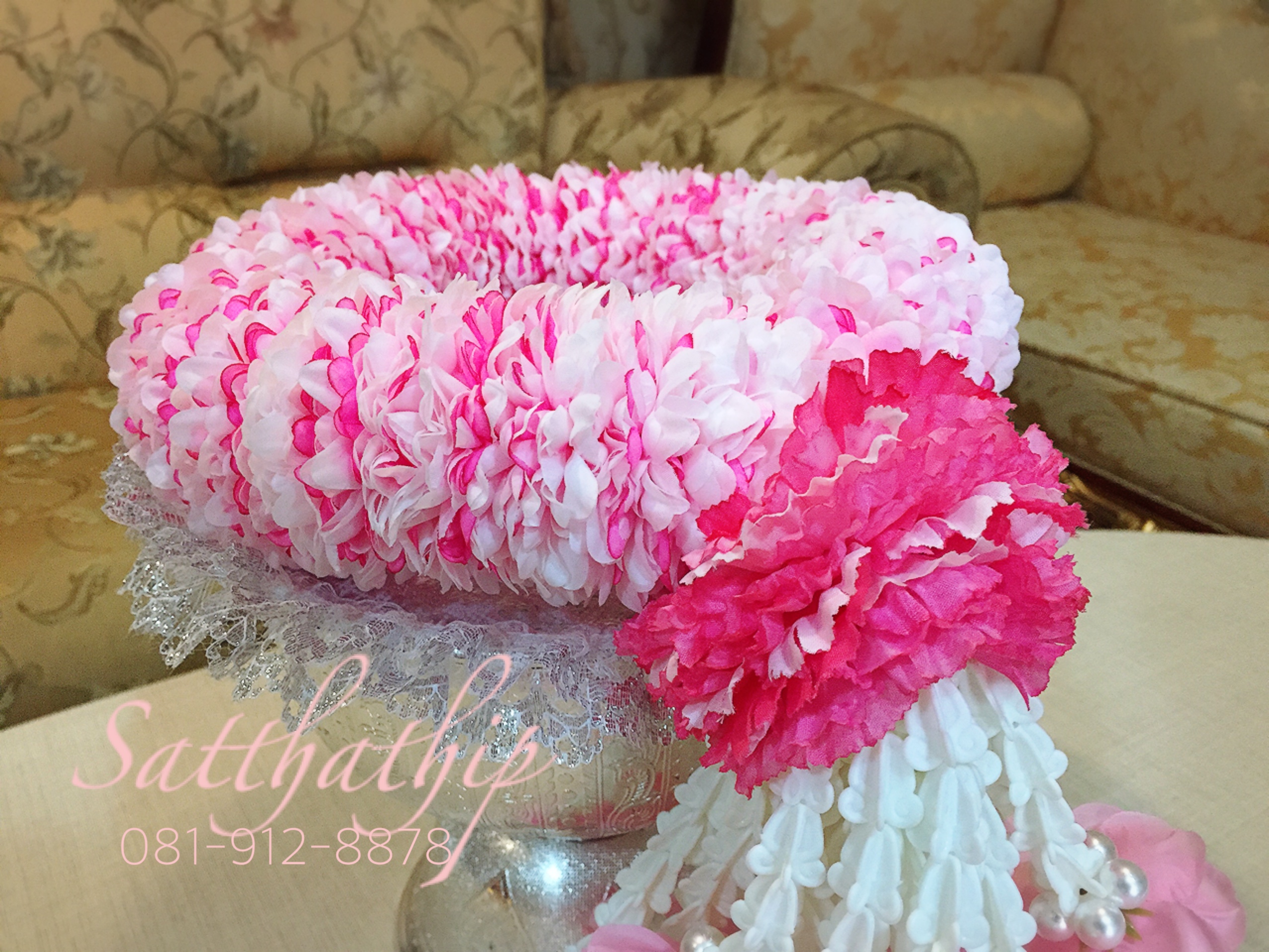 พวงมาลัยผ้า ดอกมัม (ร้อยด้วยกลีบ) สีขาว,ชมพู - พวงมาลัยผ้า - Fabric garland