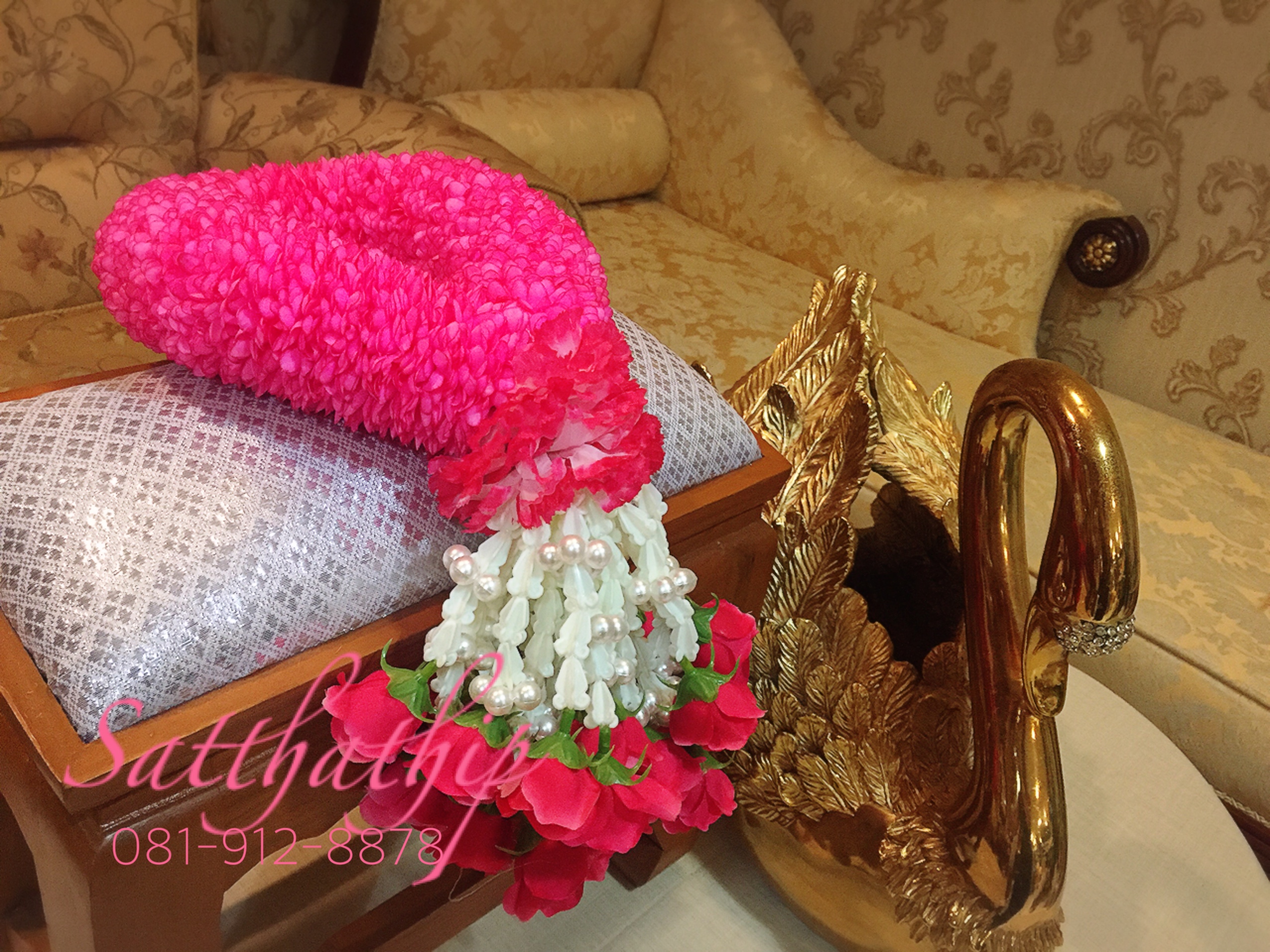 พวงมาลัยผ้า ดอกมัม (ร้อยด้วยกลีบ) สีชมพูบานเย็น - พวงมาลัยผ้า - Fabric garland