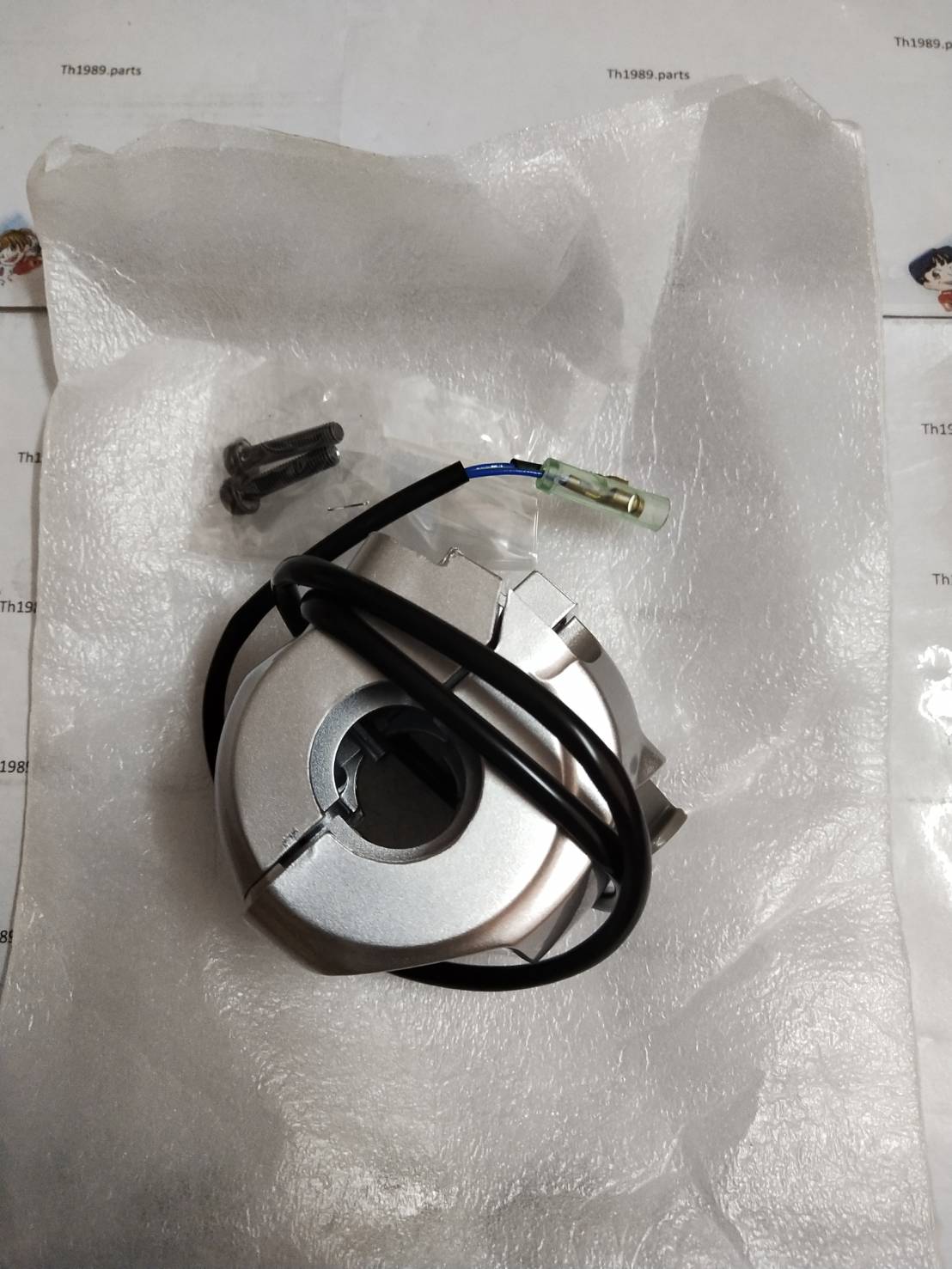สวิทช์แฮนด์ขวาสีเทาฟีโน่หัวฉีด FINO FI อะไหล่แท้ YAMAHA 1YC-H3976-30