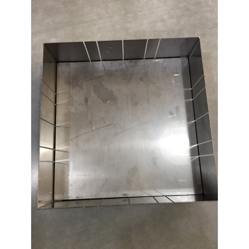 แท่นตัดบราวนี่/ ตัดเค้ก สแตนเลส ขนาด 8x8x2 นิ้ว ตัดได้หลายขนาด (11-0644)