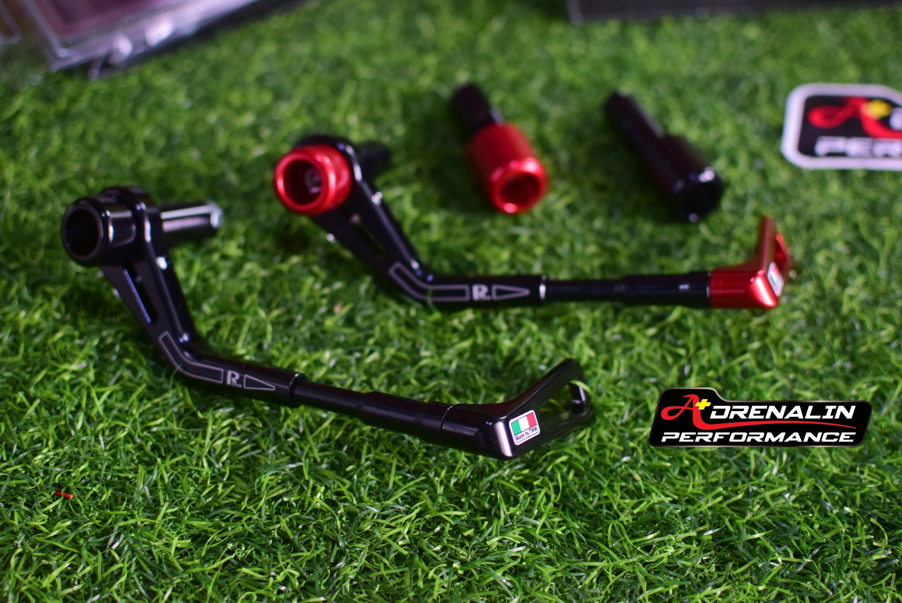 การ์ดแฮนด์ TWM + ตุ้มปลายแฮนด์ ฝั่งซ้าย สำหรับ S1000RR 2020+ ของแท้ Italy