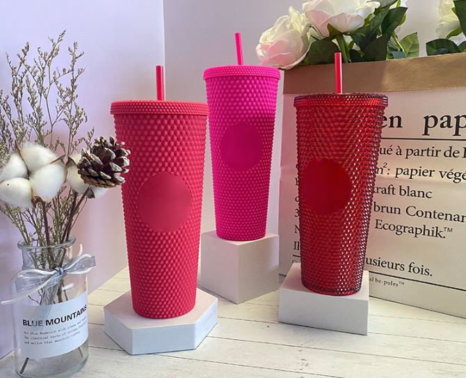 แก้วพลาสติกพร้อมหลอด,แก้วหนาม