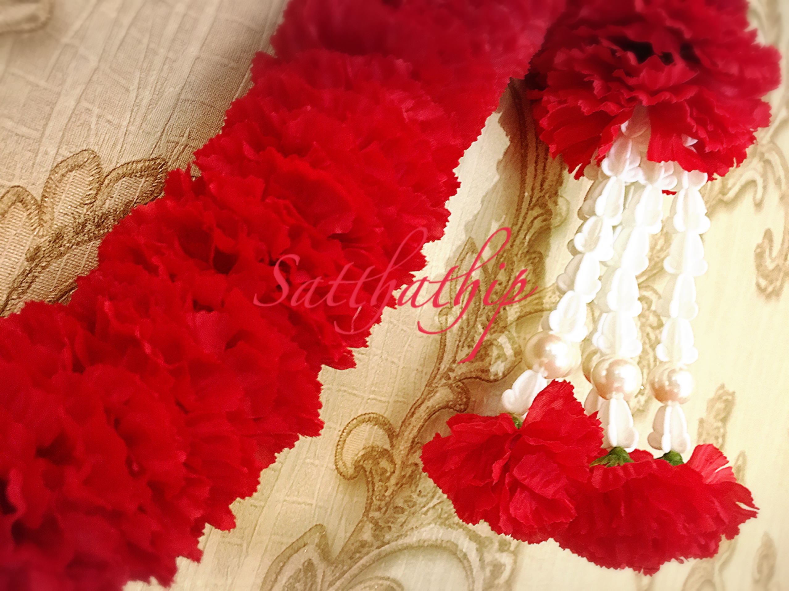 พวงมาลัยผ้าสองชาย [แบบตัดก้านดอกร้อยแน่น 400 บาท/เมตร]