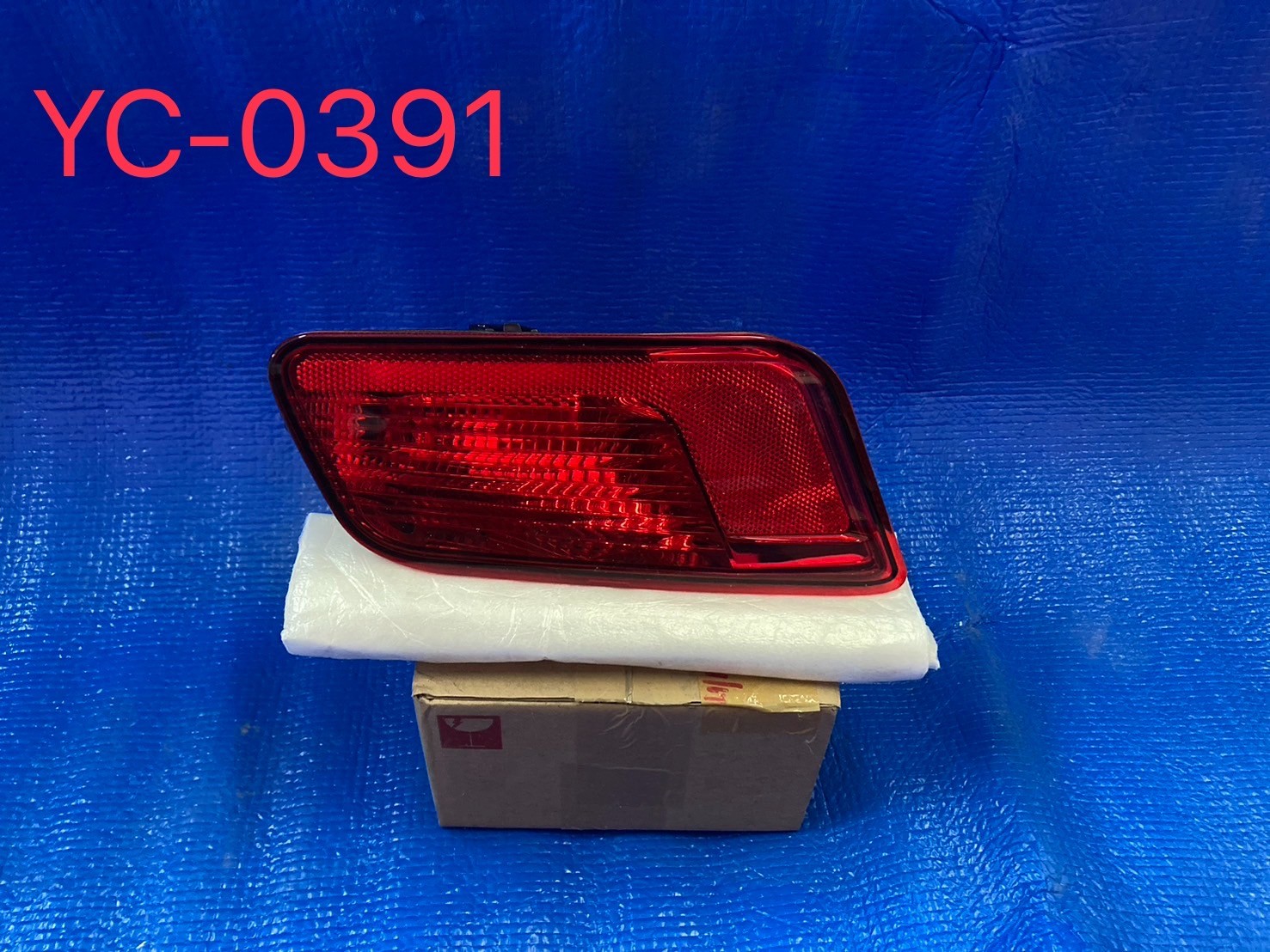 ไฟทับทิมกันชนหลัง L Ford Everest 2016-22 แท้ศูนย์