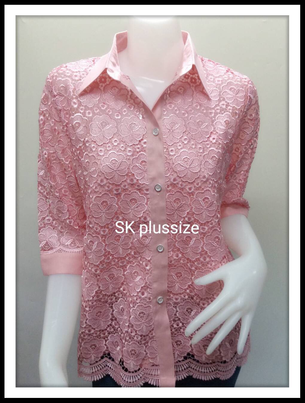 เสื้อเชิ้ตลินินแต่งลูกไม้ สีชมพู รอบอก 44 นิ้ว
