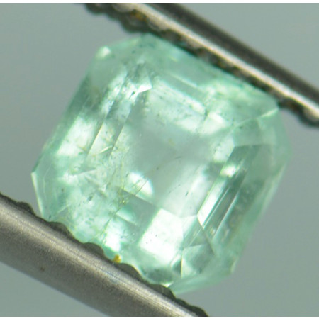 พลอยมรกตดิบ (Emerald) 0.64 กะรัตสวยมาก No oil
