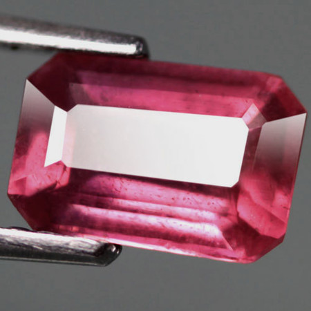 พลอยทับทิม (Ruby) 2.25 กะรัตสีชมพูแดงส้ม