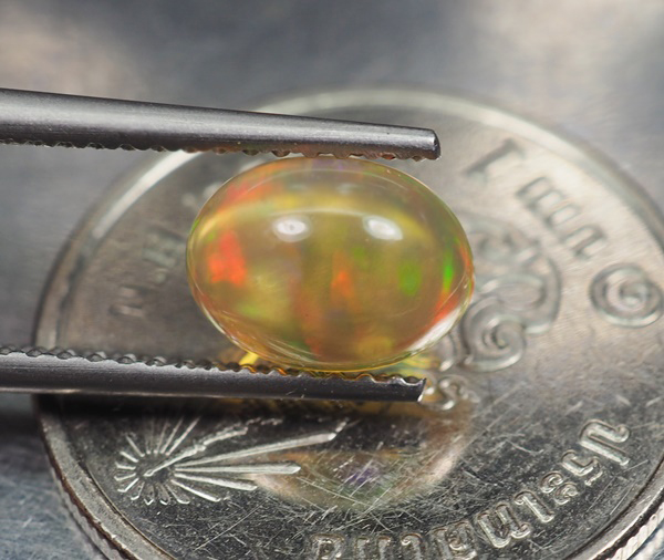 โอปอหลากสี (Multi Opal) 1.05 กะรัต