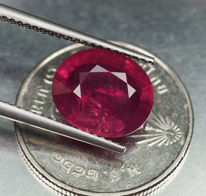 พลอยทับทิม (Ruby) 5.60 กะรัตสีชมพูอมม่วง