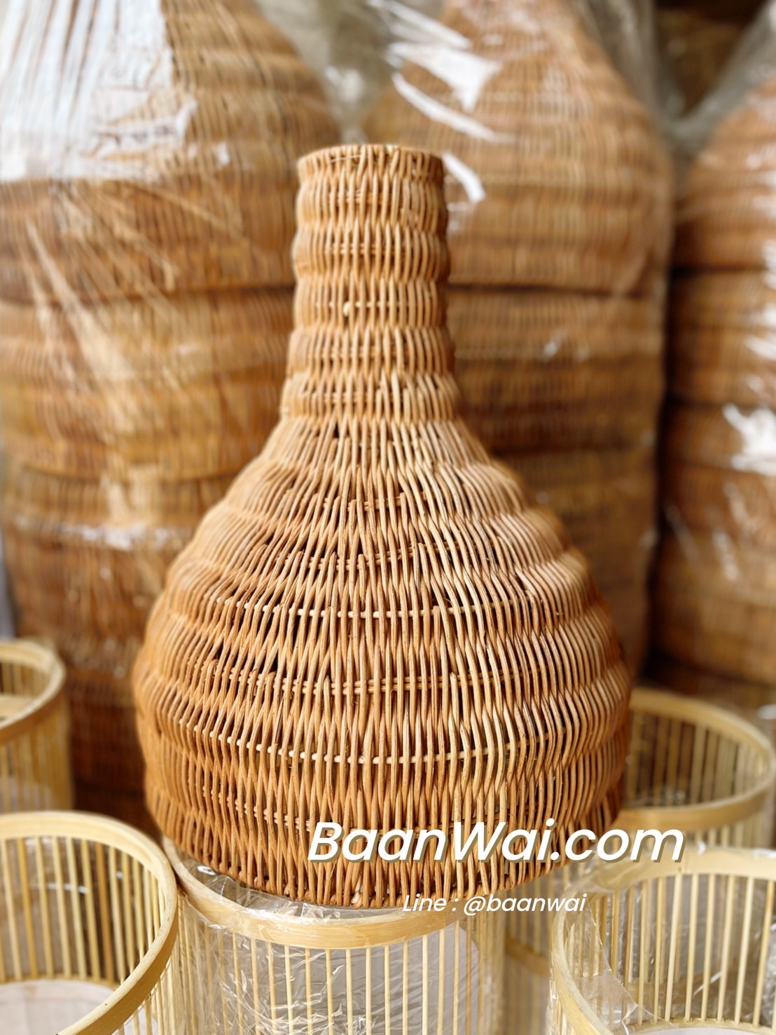 โคมไฟหวาย สีน้ำตาล สานทึบ ขนาด 30 * 40 cm