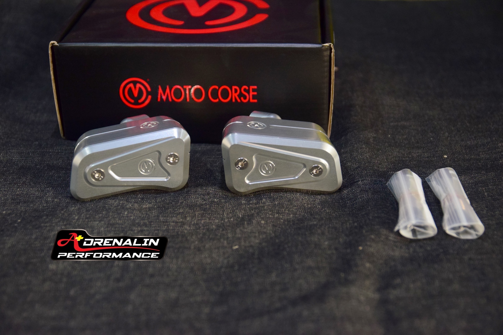 กระปุกน้ำมัน motocorse สำหรับใฃ้กับ ปั๊มเบรค ปั๊มคลัทช์ Brembo โลโก้แดง โลโก้ขาว , Rossi ราคา/ข้าง