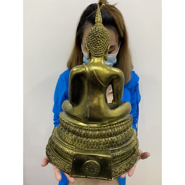 พระปางสะดุ้งมาร กว้าง12นิ้ว สูง 18นิ้ว สีทองโบราณ