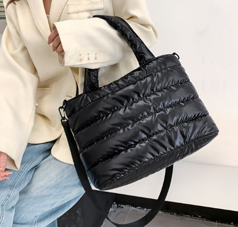 กระเป๋าบุนวม,กระเป๋าสะพายสำหรับผู้หญิง