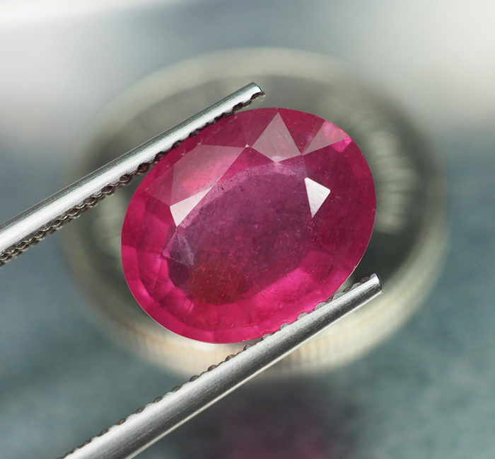 พลอยทับทิม (Ruby) 4.10 กะรัตสีชมพูแดงม่วง