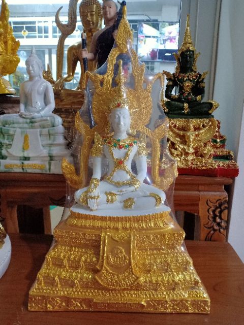 พระมหาจักรพรรดิ กว้าง8นิ้วครึ่ง ปิดทองเค ประดับเพชร