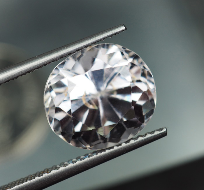 คุนไซต์สีขาว (Kunzite) 6.20 กะรัต