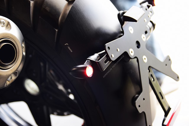 Rizoma - ไฟเลี้ยว รุ่น CLUB สำหรับ R9T