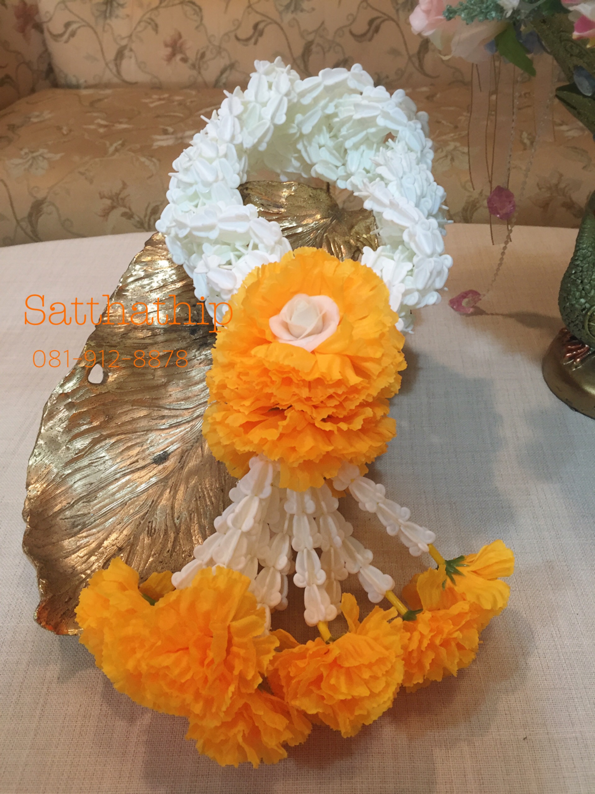 พวงมาลัยดอกรักพลาสติก