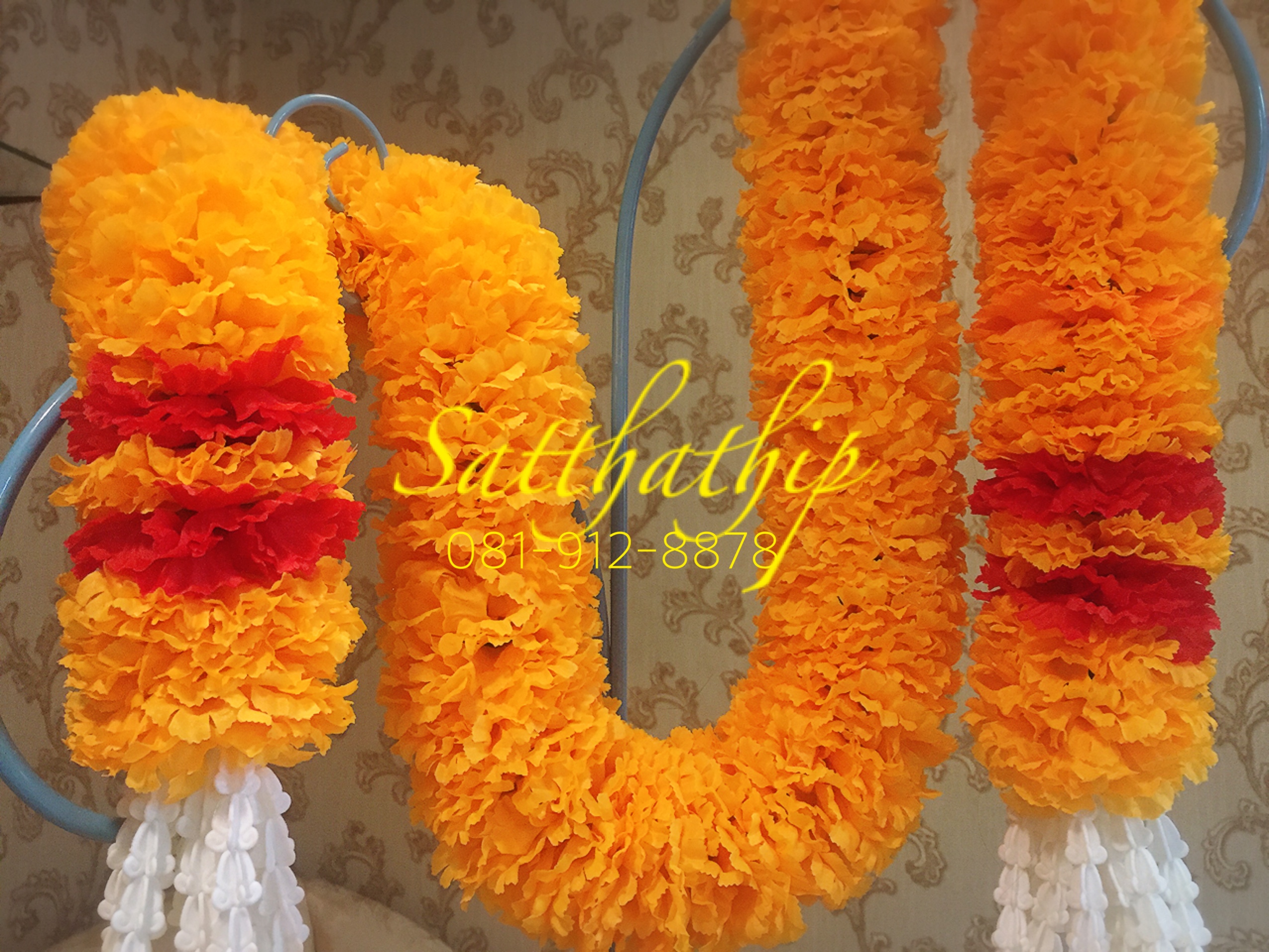 พวงมาลัยผ้าสองชาย [แบบตัดก้านดอกร้อยแน่น 450 บาท/เมตร]