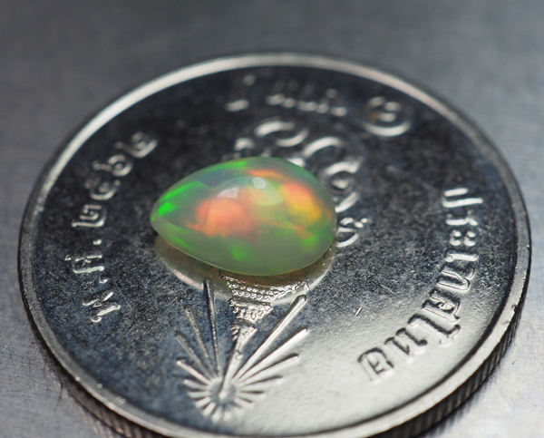 โอปอหลากสี (Multi Opal) 0.50 กะรัต