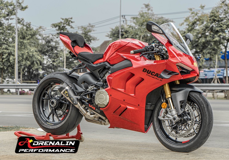 ท่อ Arrow สลิปออน สำหรับ Panigale V4 2018+ ท่อรุ่นล่าสุด ปลายไทเท คอแสตนเลส (For Exhibition only)