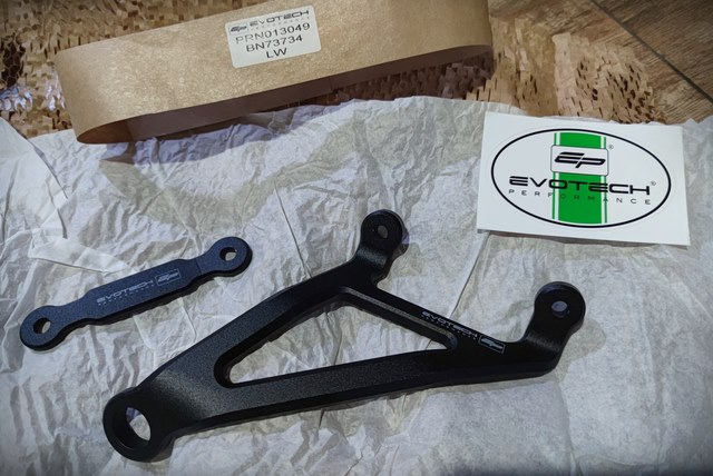 ขาจับท่อ Evotech สำหรับ Monster 821 2018 ขึ้นไป