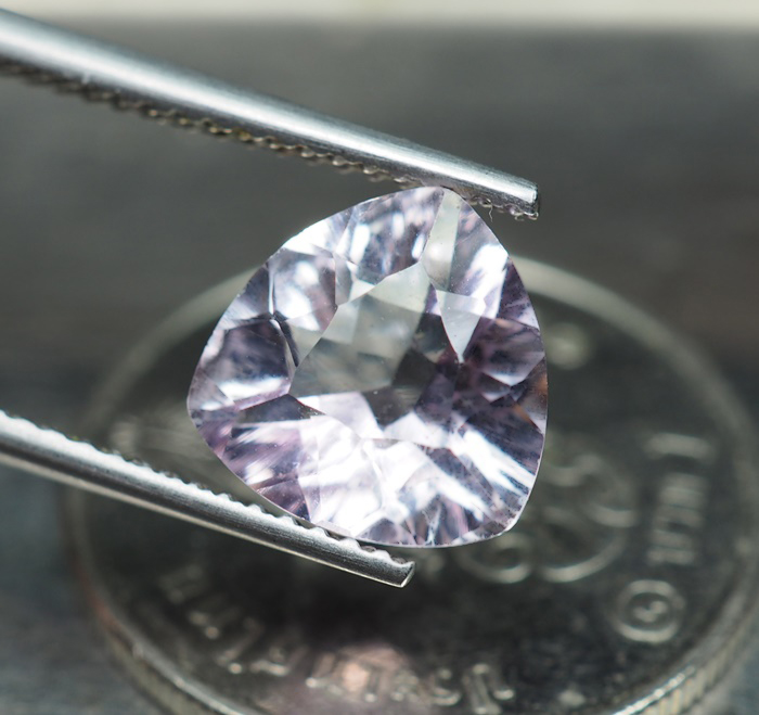 พลอยอะเมทิสต์สีชมพูอมม่วงหวาน 2 กะรัต AAA