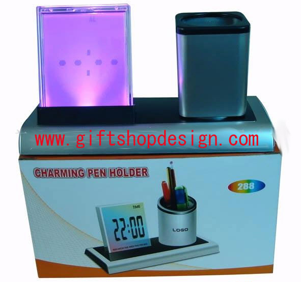 นาฬิกาตั้งโต๊ะพร้อมที่ใส่ปากกา