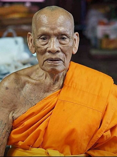 เหรียญมังกรคู่(1) รุ่นแรก มังกรโภคทรัพย์ หลวงพ่อพัฒน์ วัดห้วยด้วน เนื้ออัลปาก้า ลงยา เหลือง จีวรส้ม ปี 2561