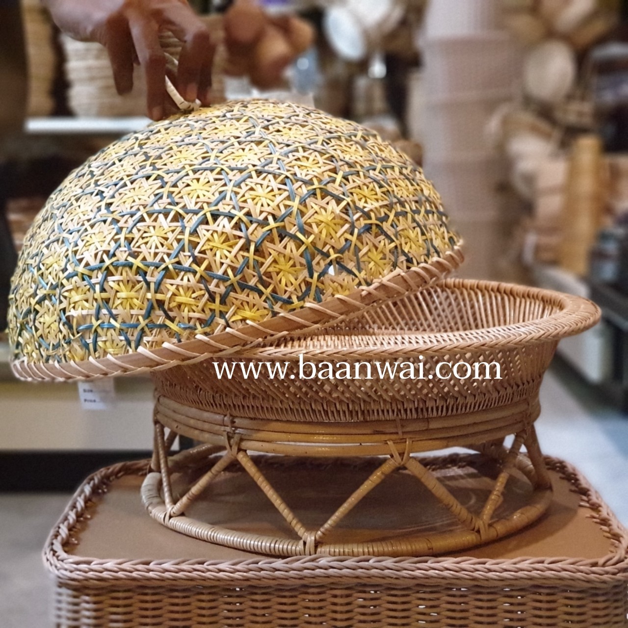 ฝาชี ลายพิกุล