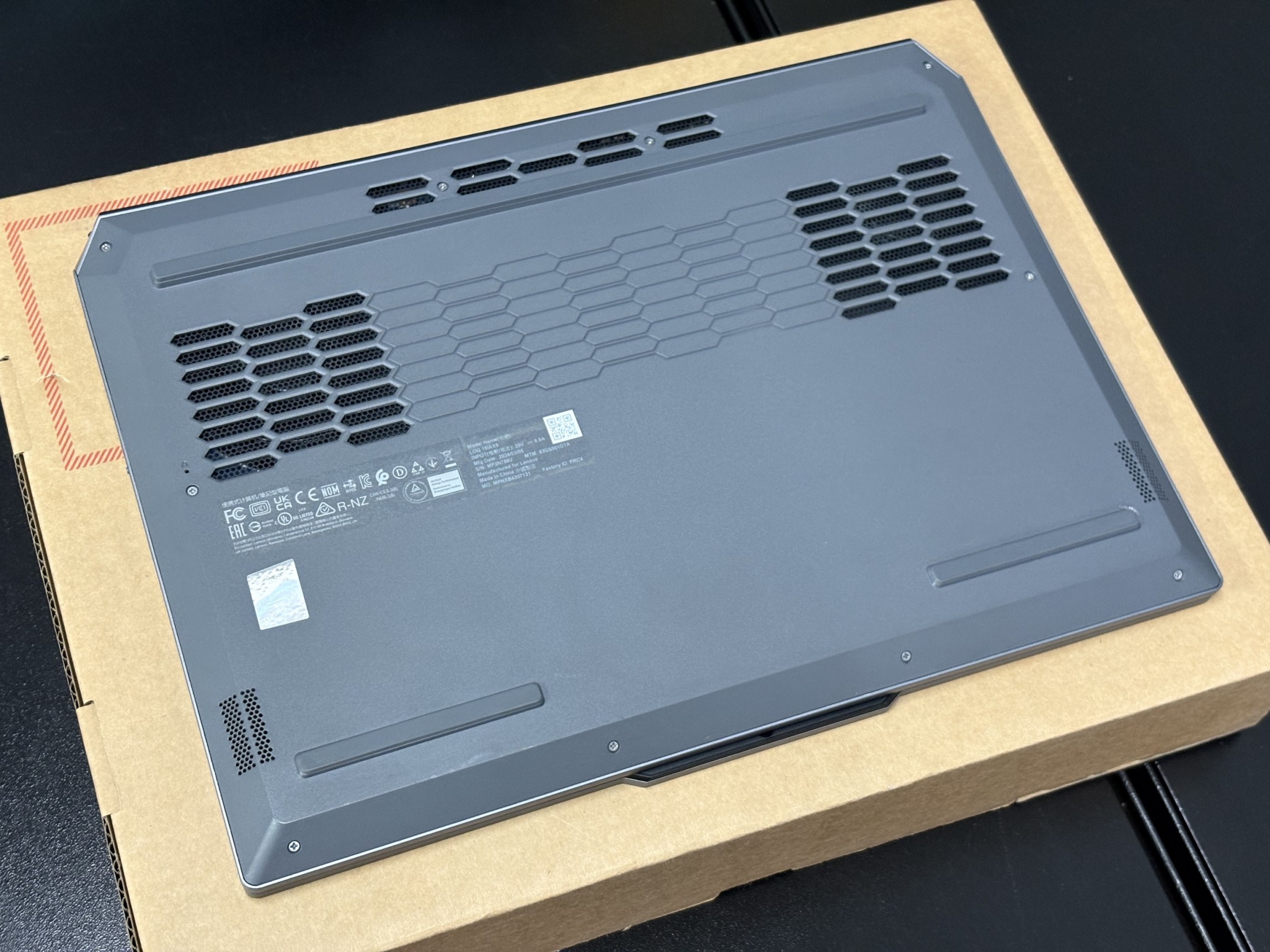 Lenovo LOQ 15IAX9 83GS001GTA Luna Grey