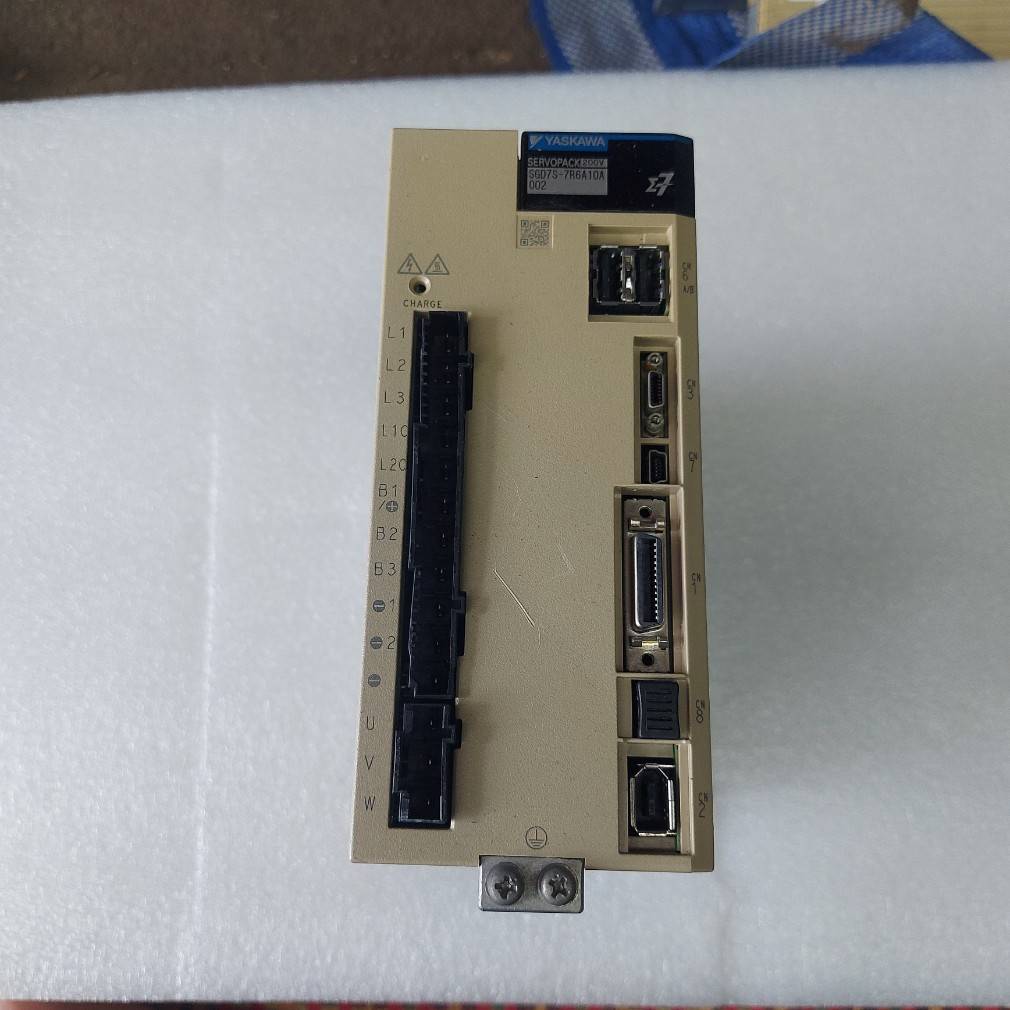 SGD7S-7R6A10A002 YASKAWA SERVO DRIVE