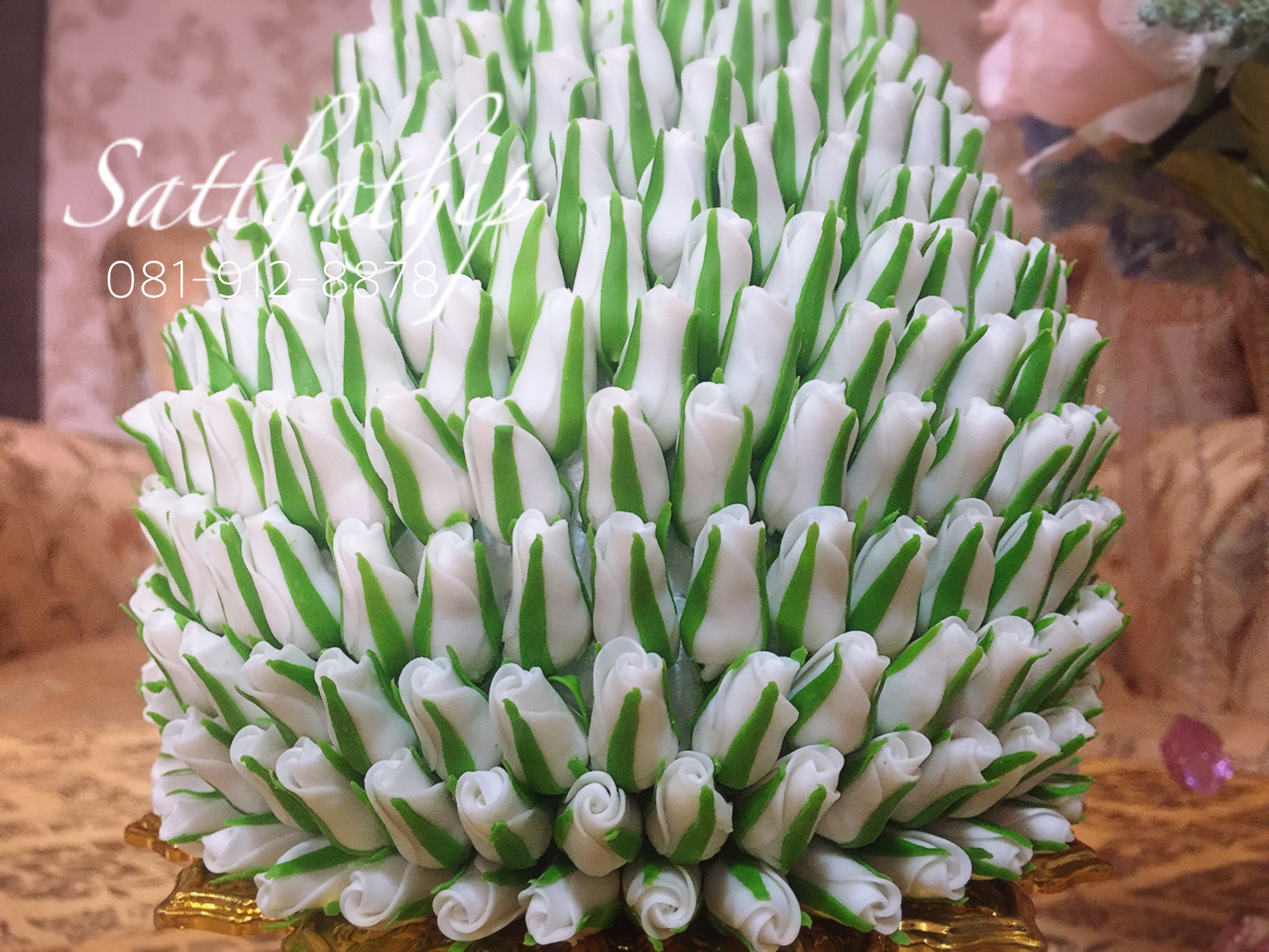 พานพุ่มดอกกุหลาบ ประดิษฐ์จากดิน [ุ6.5 นิ้ว 2,800 บาท/คู่]