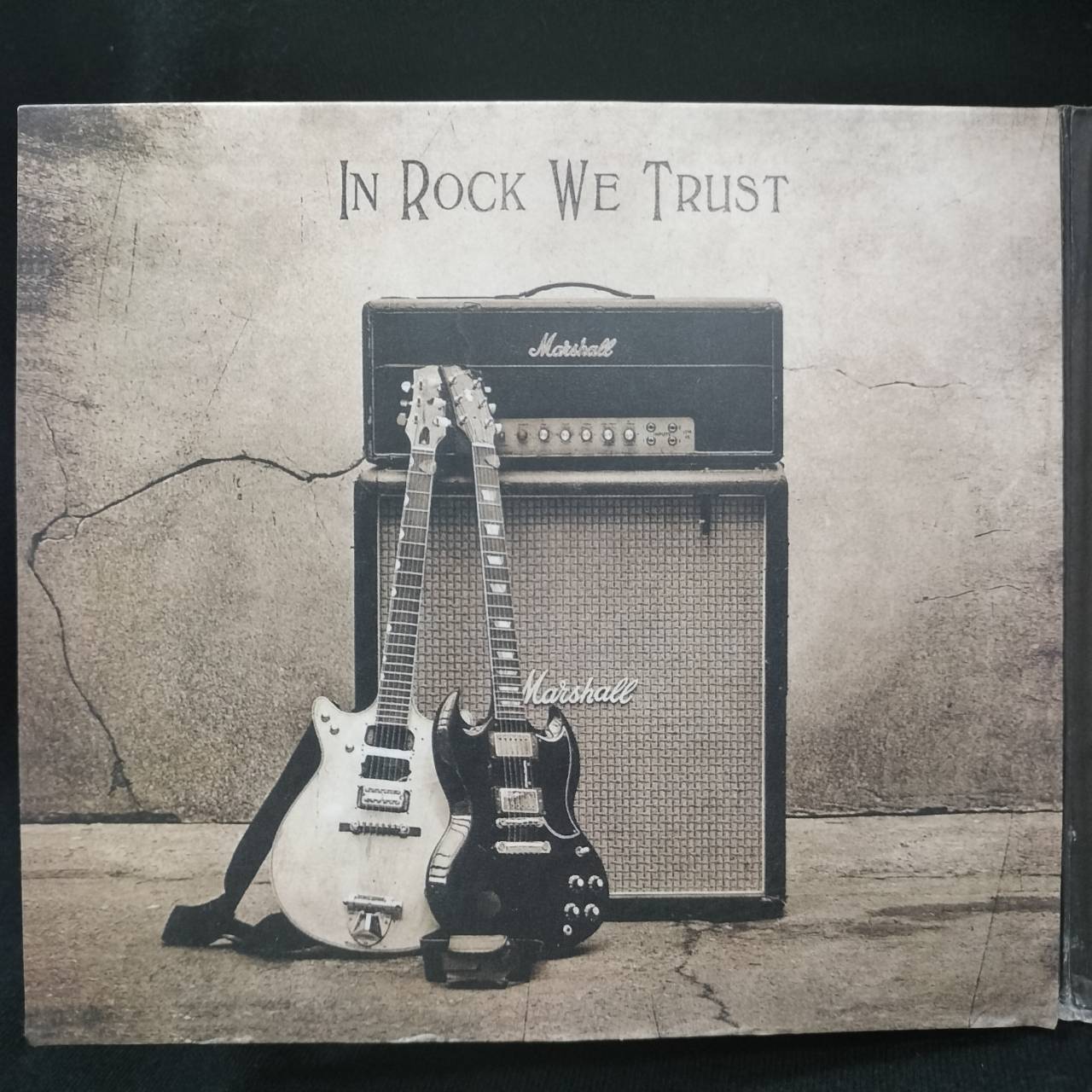 AC/DC – Rock Or Bust / HONGKONG / มีรอยบ้าง