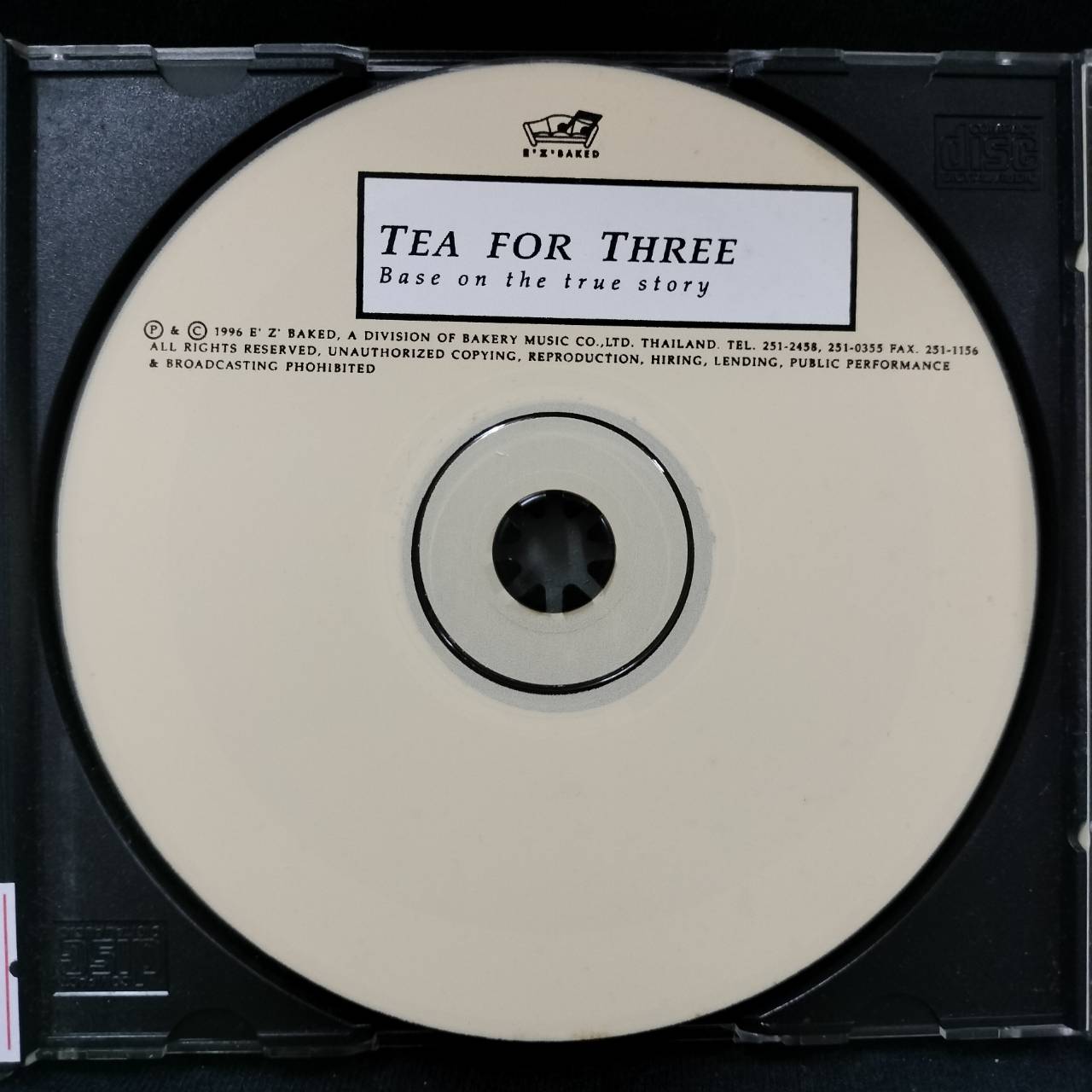Tea for Three – Based on The True Story / ปกมีจุดเหลือง / มีรอยบ้าง