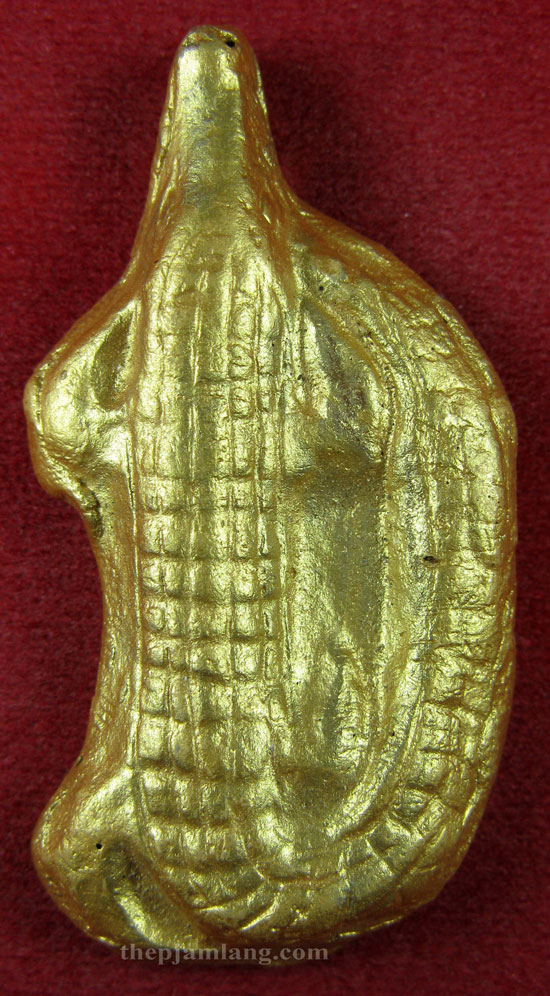 จรเข้อาคม(3) พระอาจารย์สุนทร วัดท่าเจริญ สุพรรณบุรี (ขนาด 2.5x5.5 cm) (เนื้อดินเผา ทาทอง)
