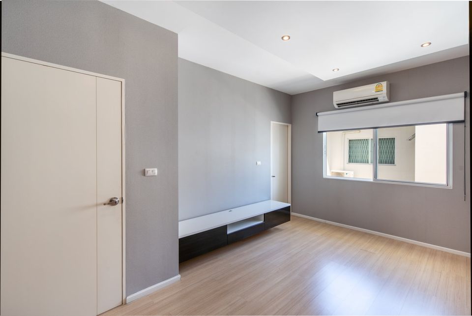 Baan Klang Muang Sukhumvit77