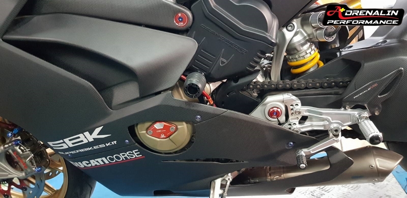 CNC Racing กันล้มกลาง สำหรับ Panigale V4 (Crash protector)