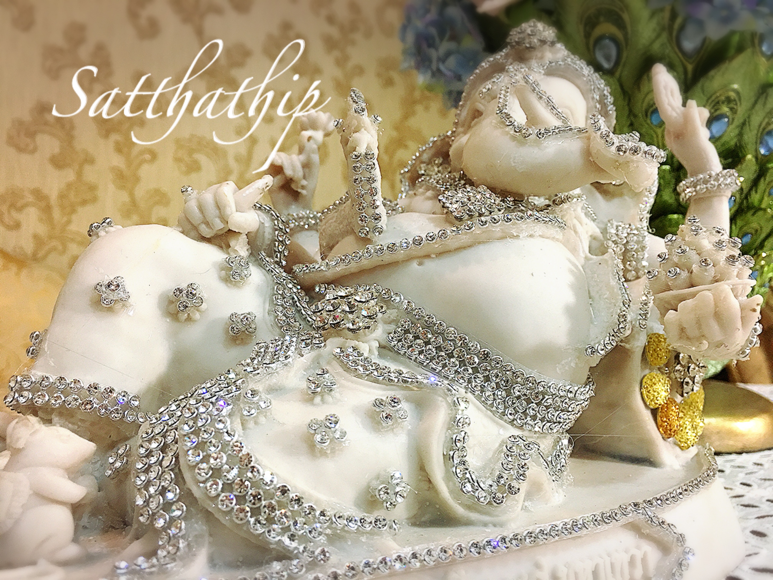 พระพิฆเนศ ปางเสวยสุข (เรซิ่น แต่งองค์) - Ganesha: Lord of Success