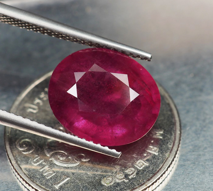 พลอยทับทิม (Ruby) 7 กะรัตสีแดงเข้ม