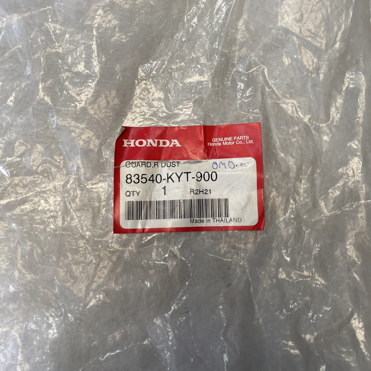 83540-KYT-900 แผ่นปิดกันฝุ่นด้านขวา SCOOPY-i 2010 อะไหล่แท้ HONDA