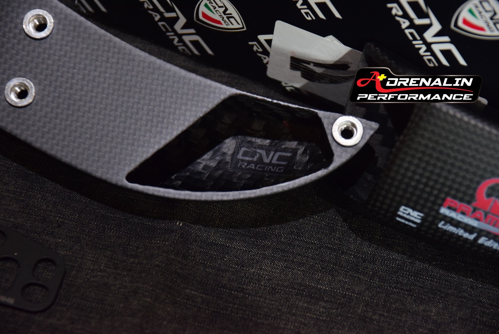 ดักลมเป่าจานเบรคคาร์บอน cncracing สำหรับ streetfighter V4 V4s