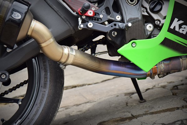 ท่อ Akrapovic carbon + link pipe ไทเท สำหรับ zx10 ปี 2016+ (For Exhibition only)