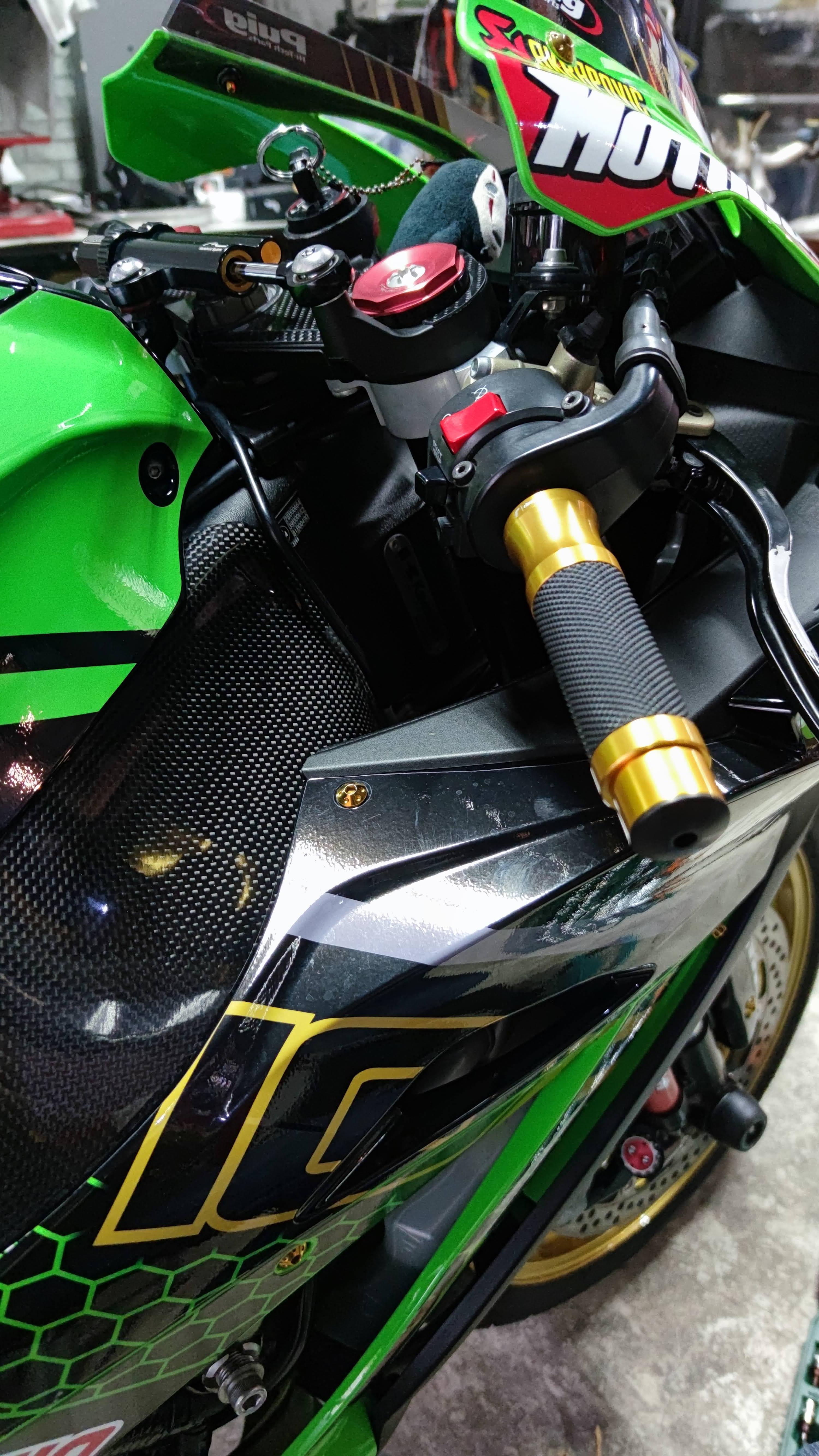 ปอกแฮนด์ Rizoma สำหรับ ZX10 2016+ รุ่น Sport Line คันเร่งแบบสาย