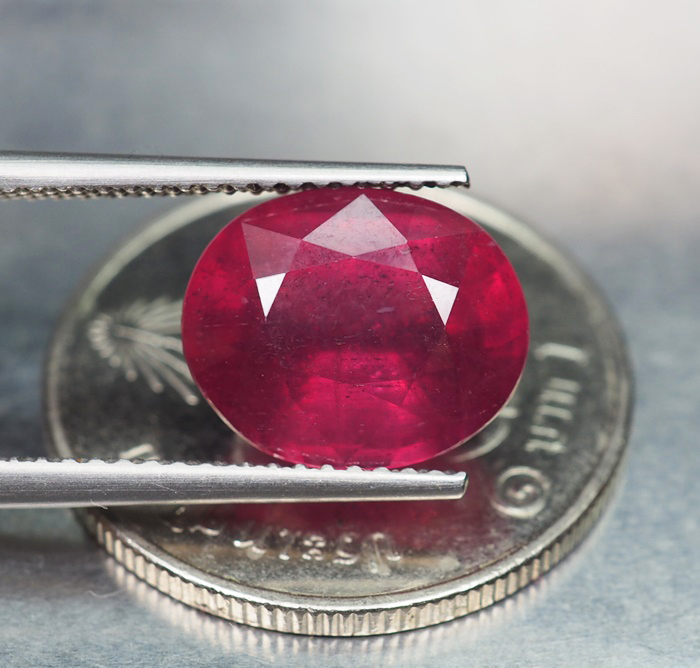 พลอยทับทิม (Ruby) 5.60 กะรัตสีแดงม่วง