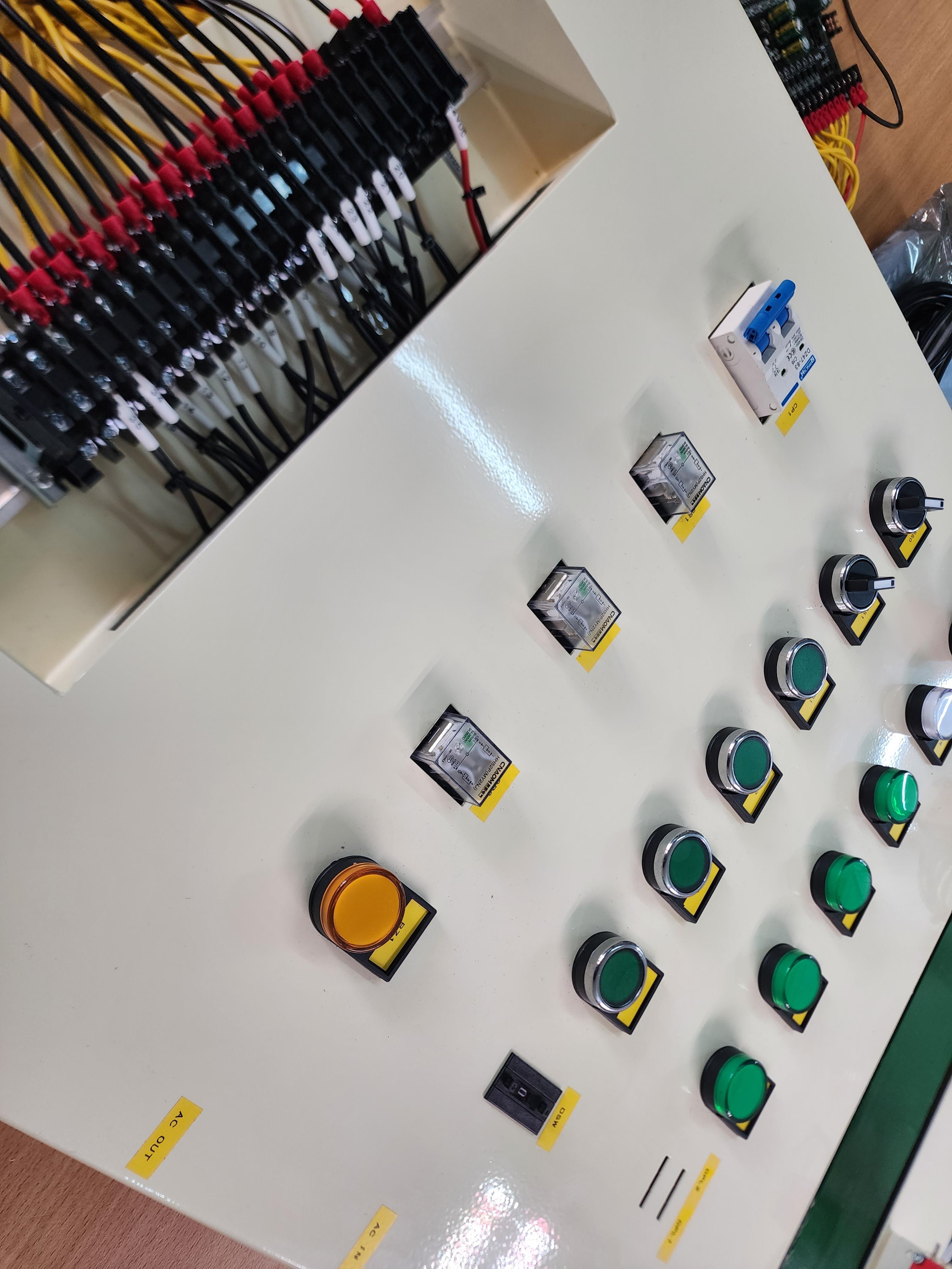 ชุดฝึกอบรม PLC พร้อม ชุด Conveyor สำหรับการจำลองการทำงานเครื่องจักร